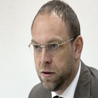 Власенко возмущен, что суд дал лишь три дня ознакомиться с делом Окунской